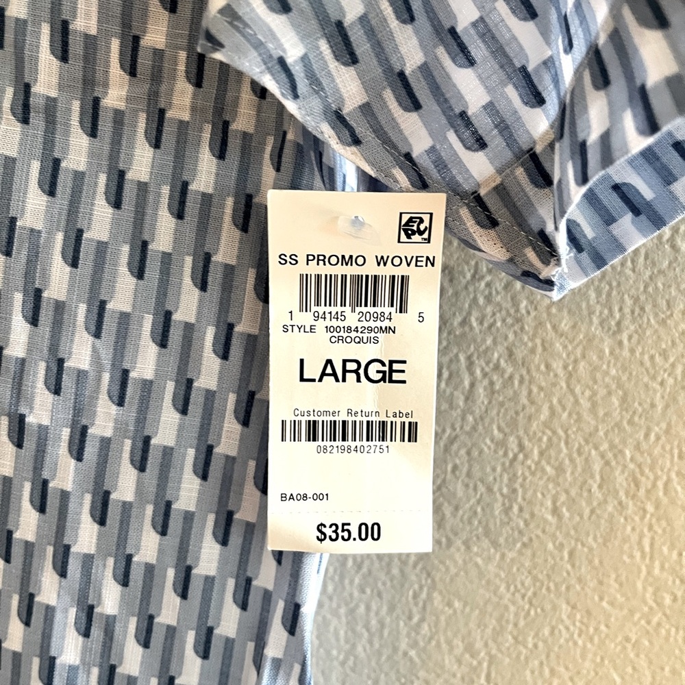 Brand new never worn casual men’s button down shirt.